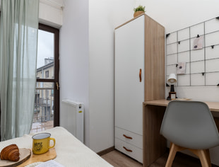 Jasny pokój jednoosobowy z balkonem w mieszkaniu na poddaszu w centrum, Kraków-1