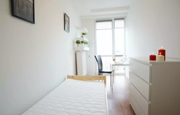 SNYCERSKA 1 MANUFACTURA ROOM NO. 1 WITH BALCONY, Łódź-1