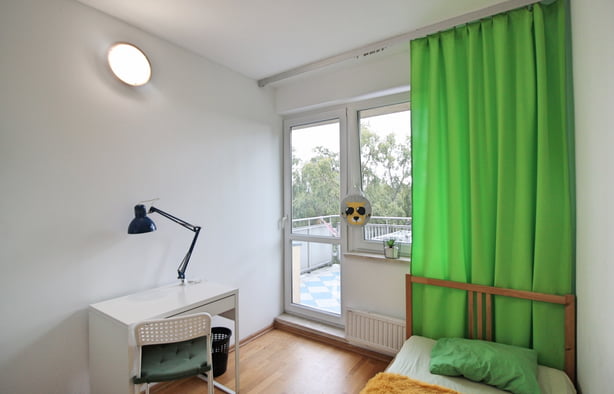 Pokój 1-osobowy z balkonem blisko Metro Stokłosy| Uczelnia Vistula, Warszawa-1