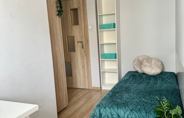 axis. Akademickie 7 (Single room no. 4 with a balcony), Kraków-1