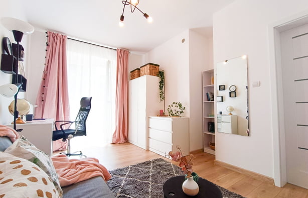 Dwuosobowy, przestronny pokój z balkonem blisko Placu Inwalidów, Kraków-1