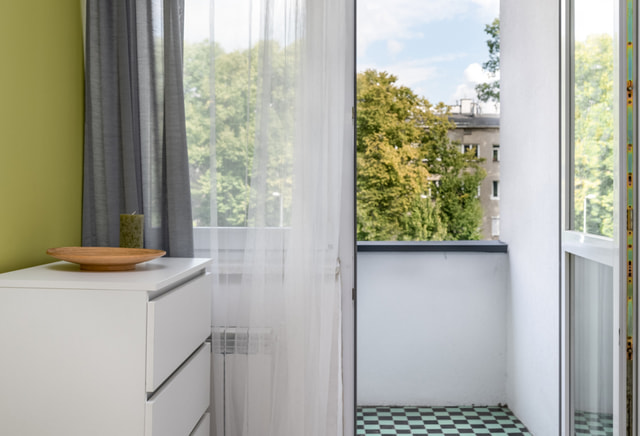 Room with a balcony in a great location, Metro Wierzbno, room no. 3