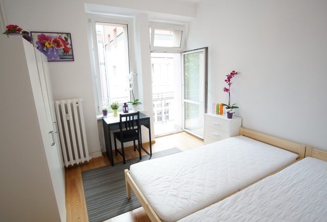 ŚW.JERZEGO 5/7 MANUFAKTURA POKÓJ NR 1 BALKON 1/2 OSOBY
