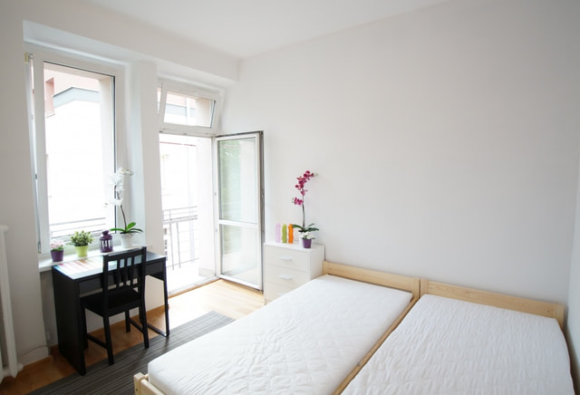 ŚW.JERZEGO 5/7 MANUFAKTURA POKÓJ NR 1 BALKON 1/2 OSOBY