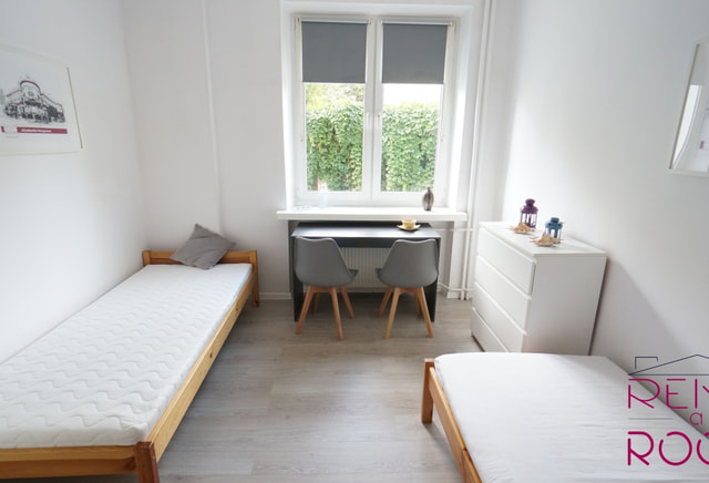GŁĘBOKA 14 PRZY PIŁSUDSKIEGO DUŻY POKÓJ NR 1 1/2 OSOBY