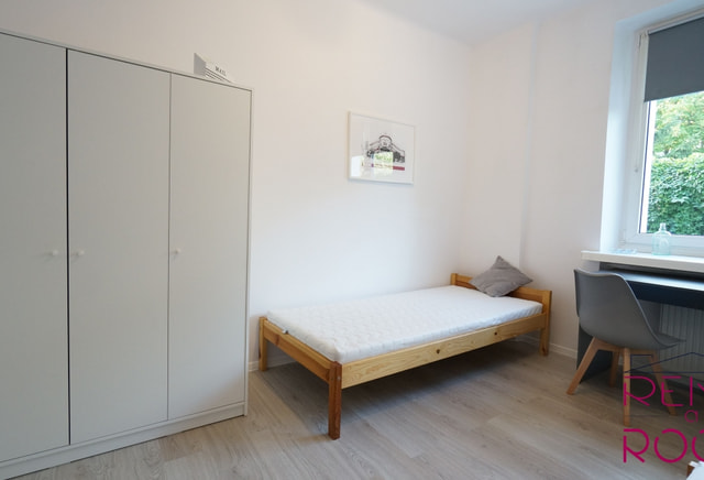 GŁĘBOKA 14 PRZY PIŁSUDSKIEGO DUŻY POKÓJ NR 1 1/2 OSOBY