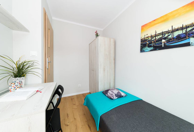 Przytulny pokój 1-osobowy nr 1 z balkonem, ul. Szopkarzy