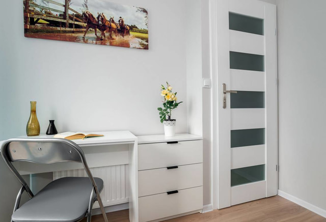 Jasny pokój 1-osobowy nr 1 z balkonem, ul. Pachońskiego