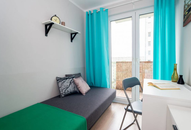 Jasny pokój 1-osobowy nr 1 z balkonem, ul. Pachońskiego