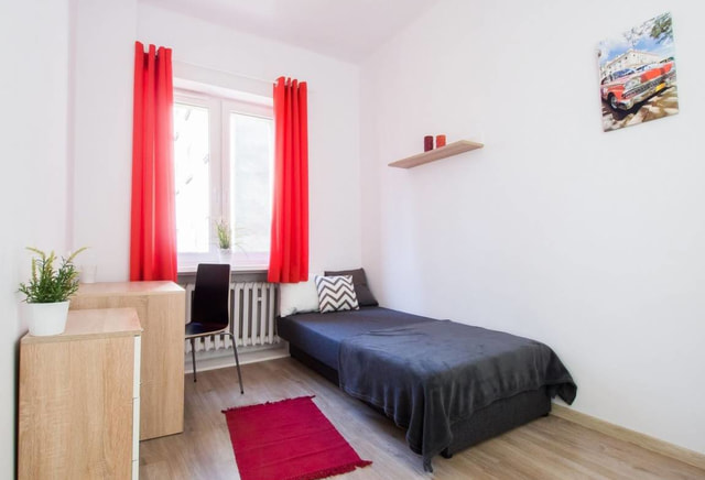 Large single room in the center close to AGH