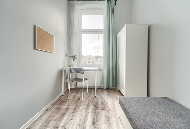 single room no. 8, ul. Dubois 3
