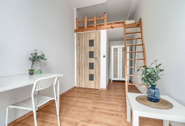 pokój 1 - osobowy nr 4 z antresolą i balkonem, ul. Piłsudskiego 36