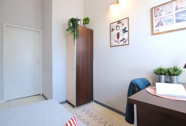 Radwańska 16, single room No. 6