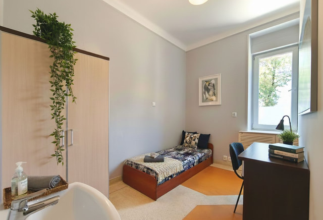 Radwańska 16, single room No. 5