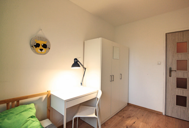 Single room close to Metro Stokłosy| Vistula University