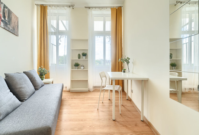 single room no. 4 with a balcony, ul. Żółkiewskiego 5