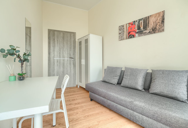single room no. 4 with a balcony, ul. Żółkiewskiego 5