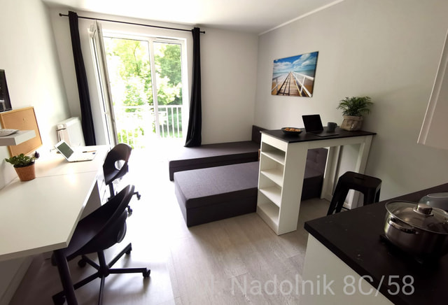 Komfortowa kawalerka z balkonem przy ulicy Nadolnik w Poznaniu. 
