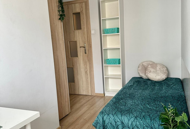 axis. Akademickie 7 (Single room no. 4 with a balcony)