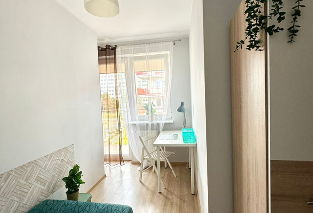 axis. Akademickie 7 (Single room no. 4 with a balcony)