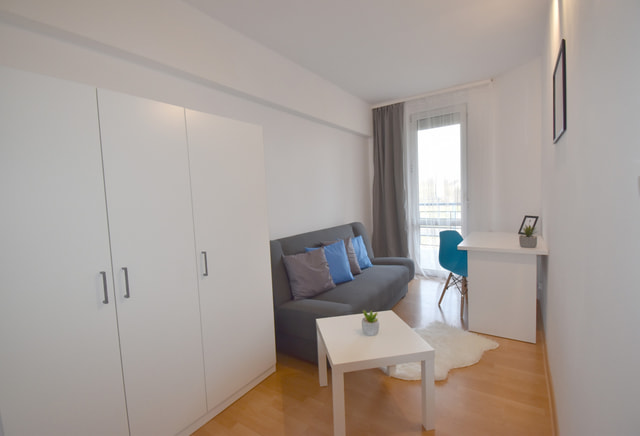 Duży pokój 10,5m2 z balkonem, os. H, al. Bielska 92 (P1)