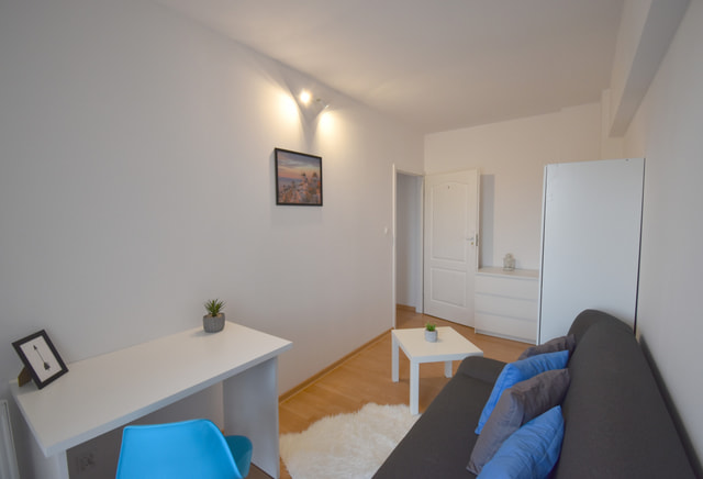 Duży pokój 10,5m2 z balkonem, os. H, al. Bielska 92 (P1)