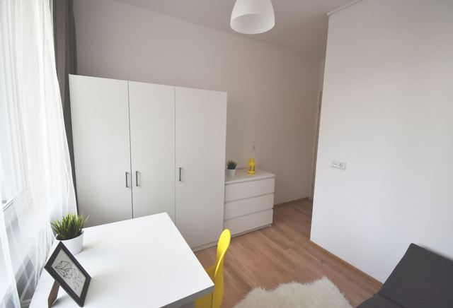 Dobrze skomunikowany pokój przy centrum, oś. H, al. Bielska 92 (P4)