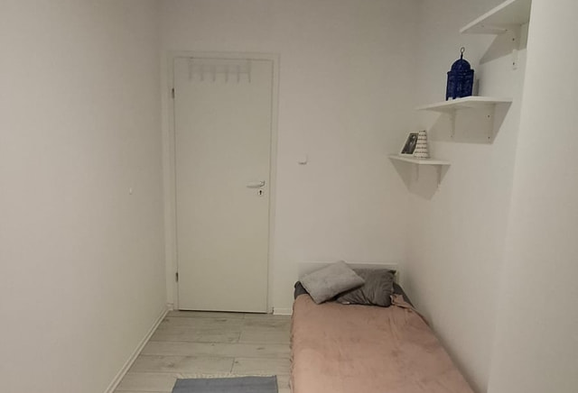 Pokój jednoosobowy #6 przy ul. Zamiany 8 [TYLKO DLA KOBIET]