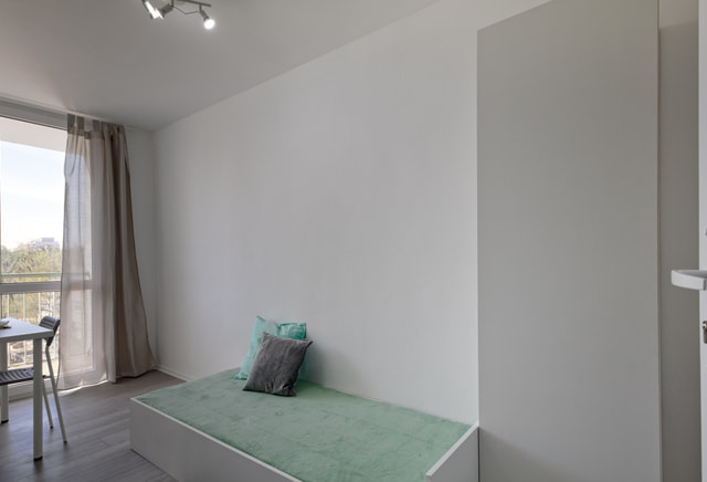 Single room #4 with balcony at Hawajska 3 Street