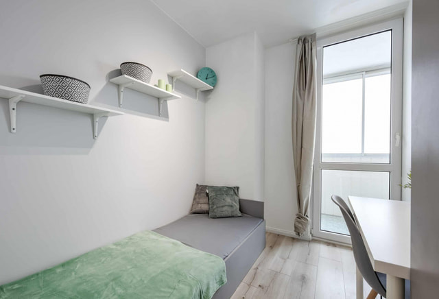 Pokój jednoosobowy #2 z balkonem przy ul. Rembielińskiej 12