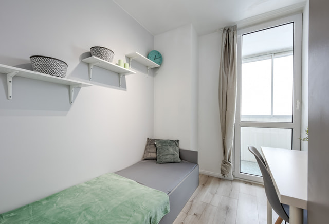 Pokój jednoosobowy #2 z balkonem przy ul. Rembielińskiej 12