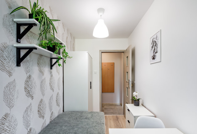 Pokój jednoosobowy #2 z balkonem przy ul. Conrada 10