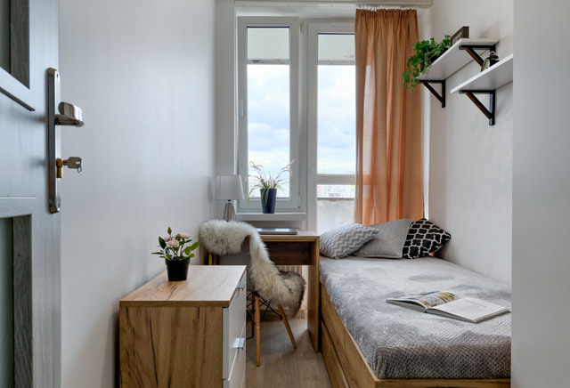 Pokój jednoosobowy #2 z balkonem przy ul. Conrada 18