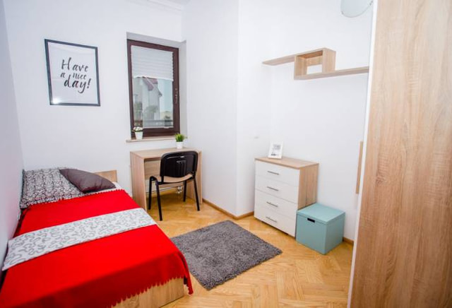 Pokój jednoosobowy #3 przy ul. Pod Strzechą 4/13