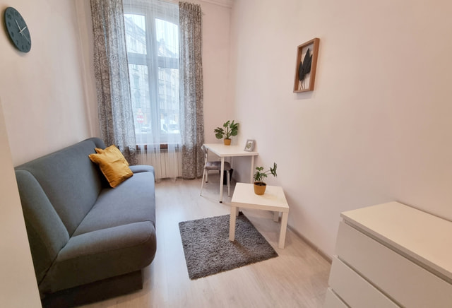 Duży pokój 13m2 w ścisłym centrum ul. Słowackiego 10, UŚ, SWSM (P1)