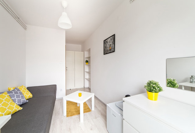 Duży pokój 10m2 w domu z ogrodem,  oś. F, ul. Modrzewskiego 25 (P2)