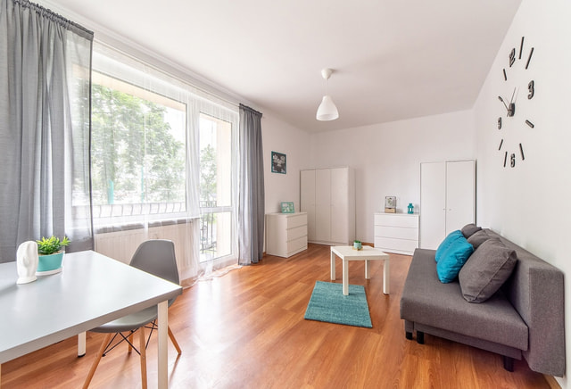 Large, spacious room 18 m2 for 2 people. with balcony, ul. Education 42 (P2)