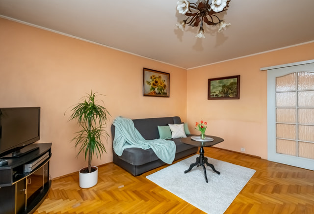 A large room with a balcony, close to the center (ul. Wyszyńskiego)