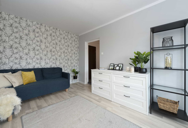 A spacious studio apartment with a balcony at Traktorowa 63