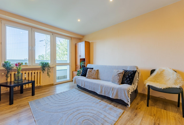 Простора 3 кімнатна квартира з балконом - Lutomierska 129