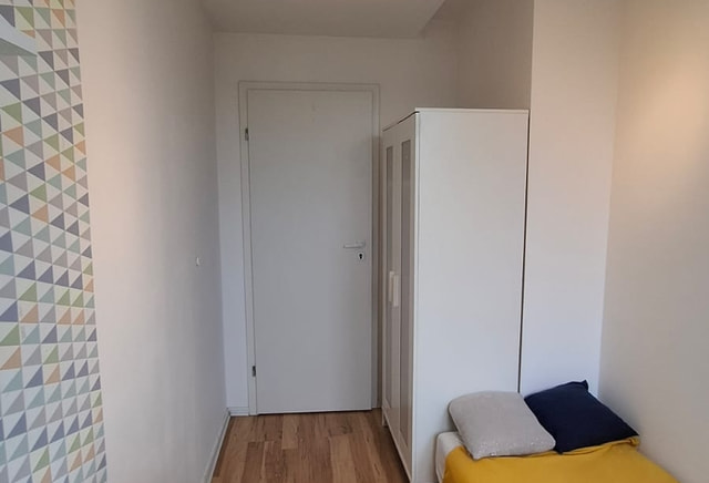 Pokój jednoosobowy #2 przy al. Lotników 19 [TYLKO DLA KOBIET]