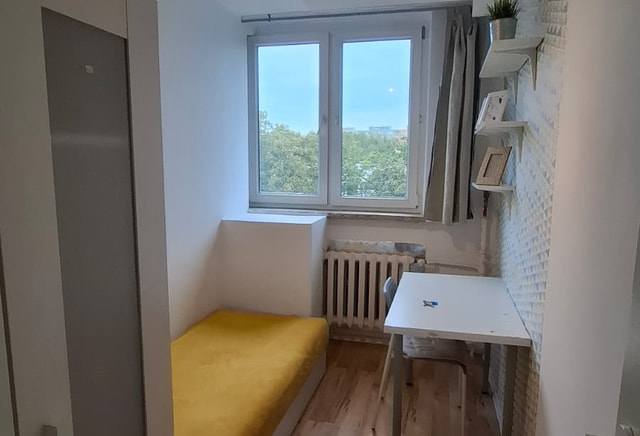 Pokój jednoosobowy #2 przy al. Lotników 19 [TYLKO DLA KOBIET]