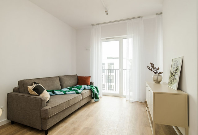 Studio | 33.17 | Balcony | Internet included | Direct