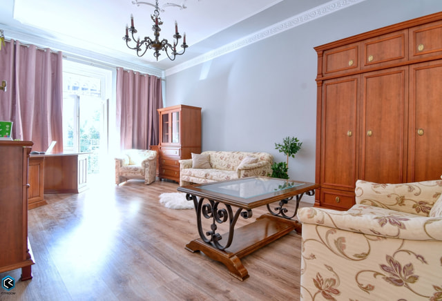 | Elegancki pokój z balkonem | 25m2 | Półwiejska 35| Centrum |