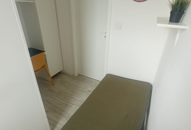 Pokój jednoosobowy #5 przy ul. Orzyckiej 8