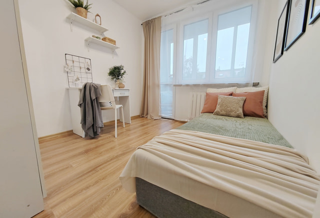 Pokój 1-osobowy Z BALKONEM ul. Kazimierza Wlk. blisko Królewskiej (4)