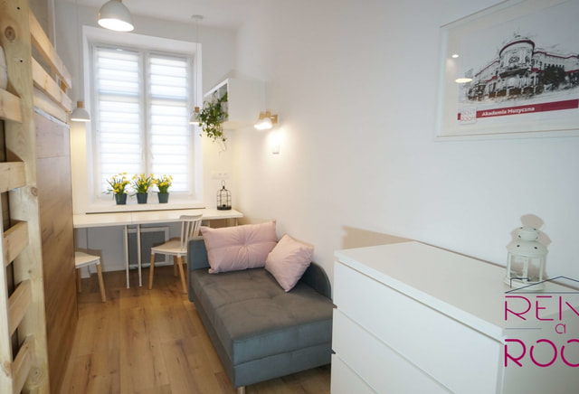 SIENKIEWICZA 29 DWORZEC FABRYCZNY POKÓJ NR 5 1/2 OSOBY