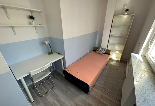 Pokój jednoosobowy #13 przy ul. Wita Stwosza 17b [DLA KOBIET]