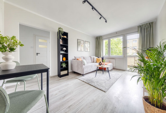 35 m²/ 2 pokoje/ Okrzei