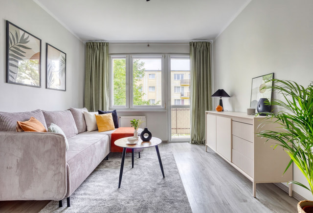 35 m²/ 2 pokoje/ Okrzei